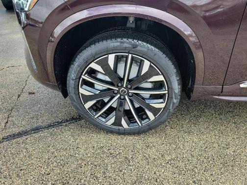 2025 Volvo XC90 B5 Core