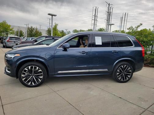 2024 Volvo XC90 Recharge Plug-In Hybrid T8 Ultimate Bright Theme 7-Seater