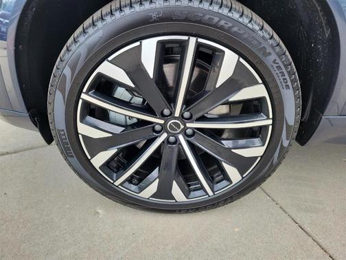 2024 Volvo XC90 Recharge Plug-In Hybrid T8 Ultimate Bright Theme 7-Seater