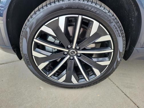 2024 Volvo XC90 Recharge Plug-In Hybrid T8 Ultimate Bright Theme 7-Seater