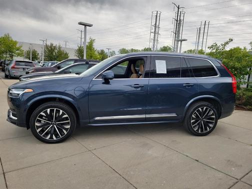 2024 Volvo XC90 Recharge Plug-In Hybrid T8 Ultimate Bright Theme 7-Seater