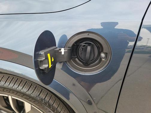 2024 Volvo XC90 Recharge Plug-In Hybrid T8 Ultimate Bright Theme 7-Seater