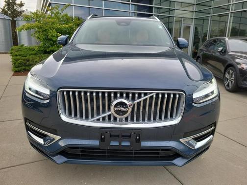 2024 Volvo XC90 Recharge Plug-In Hybrid T8 Ultimate Bright Theme 7-Seater