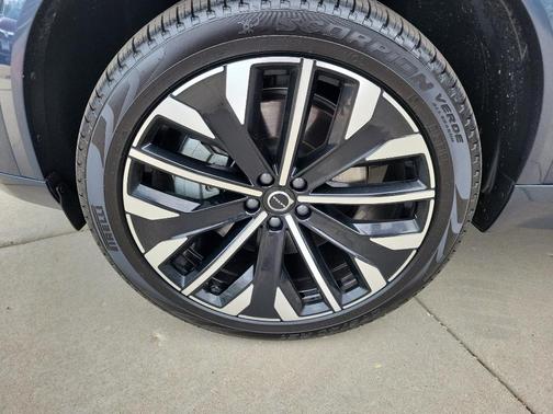 2024 Volvo XC90 Recharge Plug-In Hybrid T8 Ultimate Bright Theme 7-Seater