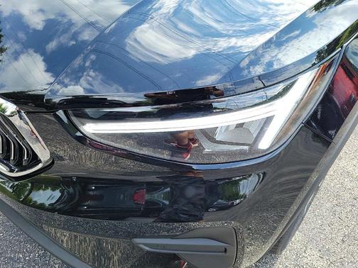 2025 Volvo XC40 B5 Core Bright Theme