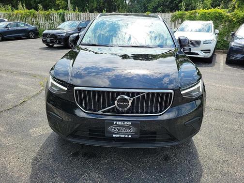 2025 Volvo XC40 B5 Core Bright Theme
