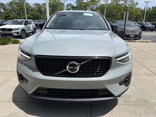 Vapour Grey 2026 Volvo XC40 B5 Ultra