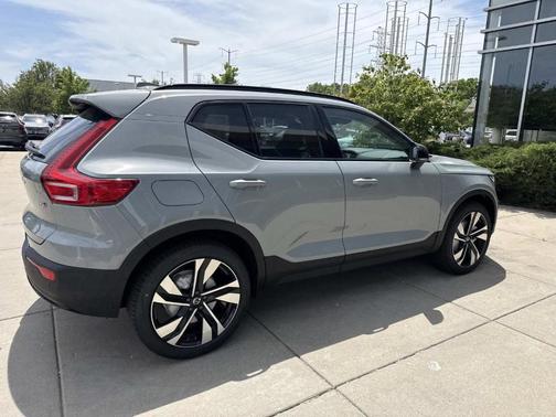 Vapour Grey 2026 Volvo XC40 B5 Ultra