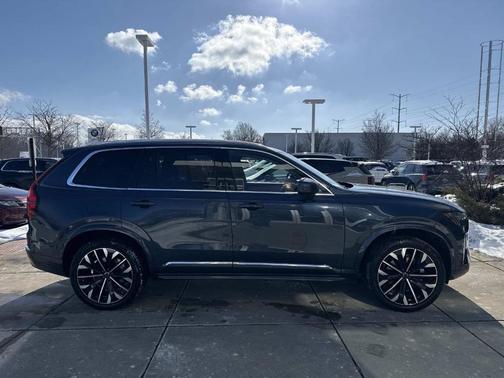 2025 Volvo XC90 B5 Plus