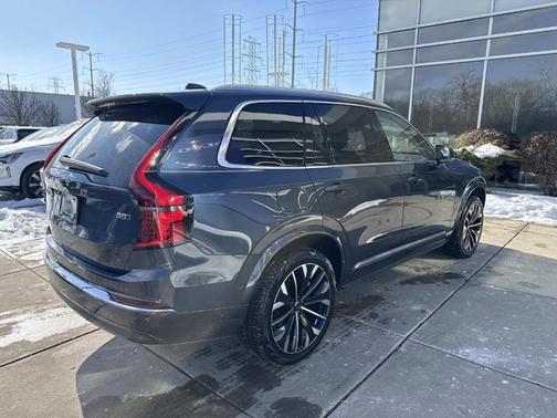 2025 Volvo XC90 B5 Plus