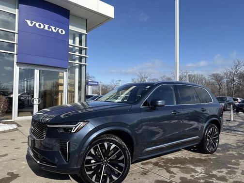 2025 Volvo XC90 B5 Plus