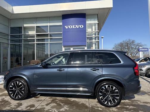 2025 Volvo XC90 B5 Plus