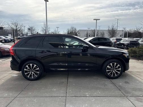 2024 Volvo XC60 B5 Plus Dark Theme