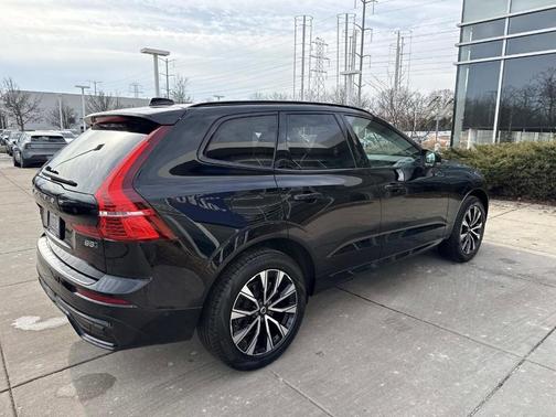 2024 Volvo XC60 B5 Plus Dark Theme
