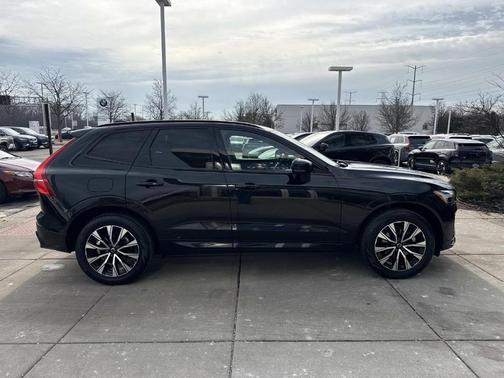 2024 Volvo XC60 B5 Plus Dark Theme