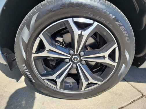 2022 Volvo XC60 B5 Momentum