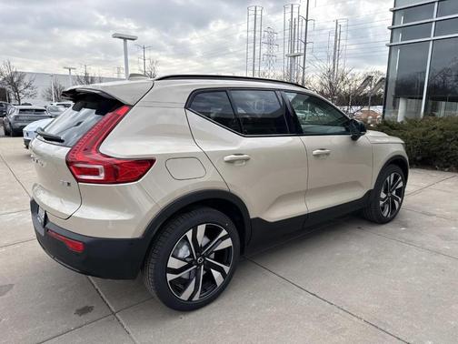 2026 Volvo XC40 B5 Plus