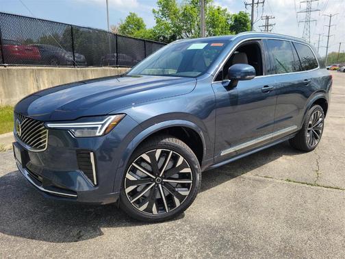 2025 Volvo XC90 B5 Core