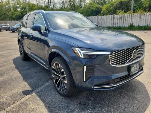 2025 Volvo XC90 B5 Core