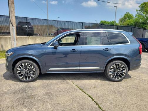 2025 Volvo XC90 B5 Core