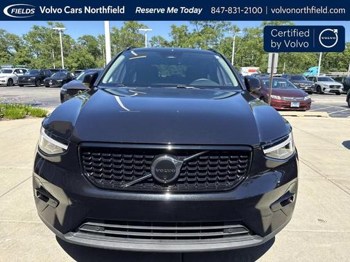 Onyx Black Metallic 2025 Volvo XC40 B5 Plus Dark Theme