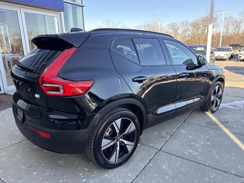 2021 Volvo XC40 Recharge Pure Electric P8