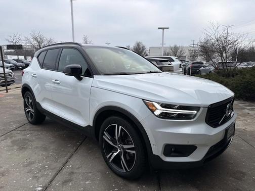 2019 Volvo XC40 T5 R-Design