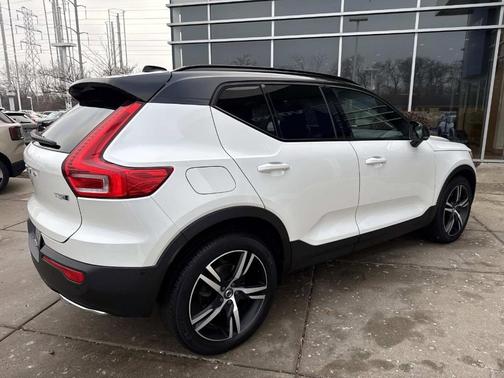 2019 Volvo XC40 T5 R-Design