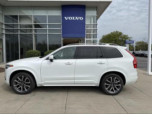 Ice White 2018 Volvo XC90 T5 Momentum
