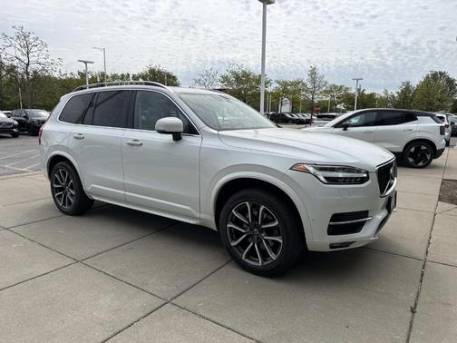 Ice White 2018 Volvo XC90 T5 Momentum