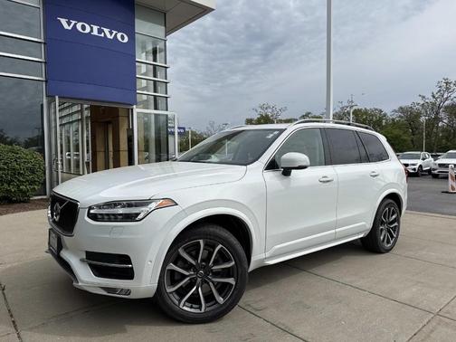 Ice White 2018 Volvo XC90 T5 Momentum