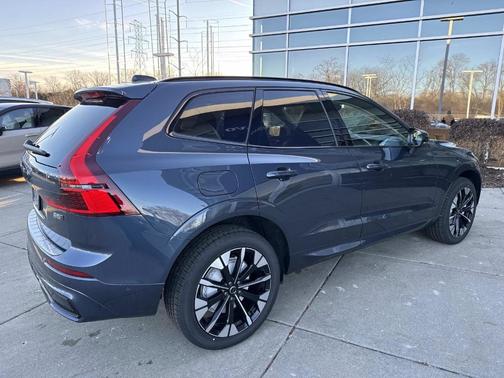 2026 Volvo XC60 B5 Plus