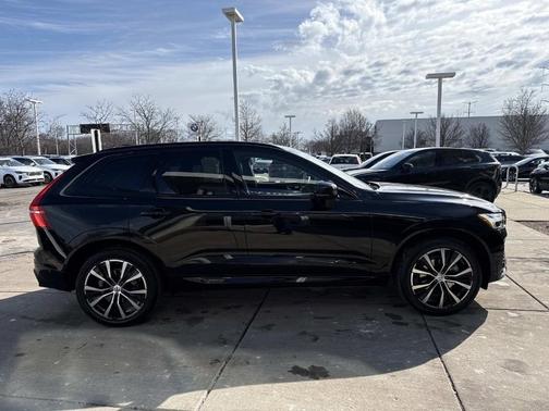 2024 Volvo XC60 B5 Plus Dark Theme