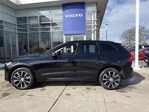 2024 Volvo XC60 B5 Plus Dark Theme
