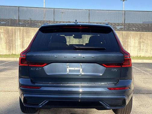 2026 Volvo XC60 B5 Plus