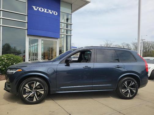 2022 Volvo XC90 Recharge Plug-In Hybrid T8 R-Design Extended Range 7P