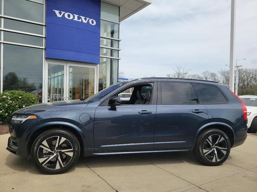 2022 Volvo XC90 Recharge Plug-In Hybrid T8 R-Design Extended Range 7P