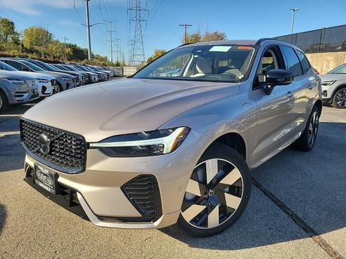 2025 Volvo XC60 Plug-In Hybrid T8 Plus