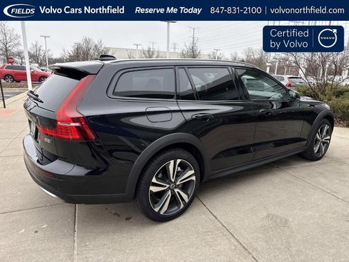 2025 Volvo V60 Cross Country B5 Plus