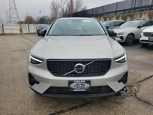 2025 Volvo XC40 B5 Ultra Dark Theme