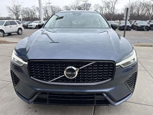 2024 Volvo XC60 Recharge Plug-In Hybrid T8 Plus Dark Theme