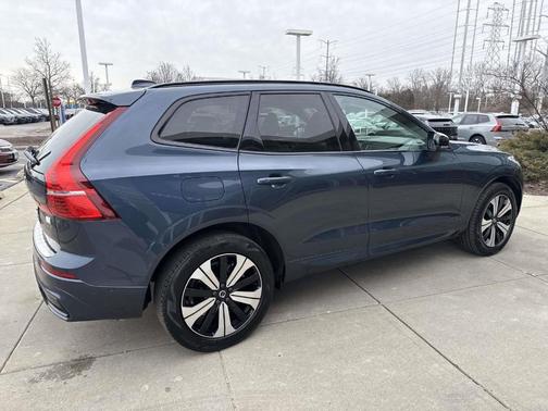 2024 Volvo XC60 Recharge Plug-In Hybrid T8 Plus Dark Theme