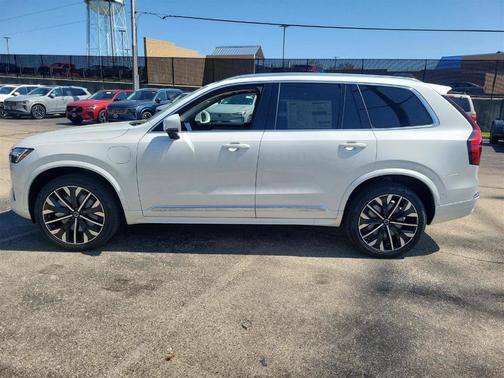 2025 Volvo XC90 Plug-In Hybrid T8 Plus 7-Seater