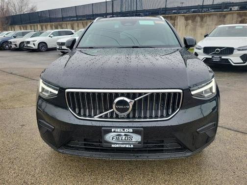 2025 Volvo XC40 B5 Core Bright Theme