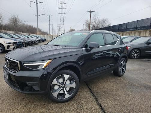 2025 Volvo XC40 B5 Core Bright Theme