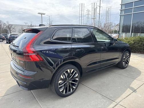 Onyx Black 2026 Volvo XC60 B5 Ultra