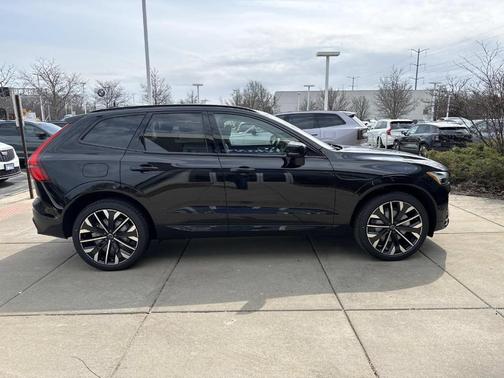 Onyx Black 2026 Volvo XC60 B5 Ultra