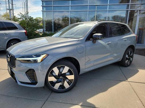 2025 Volvo XC60 Plug-In Hybrid T8 Plus