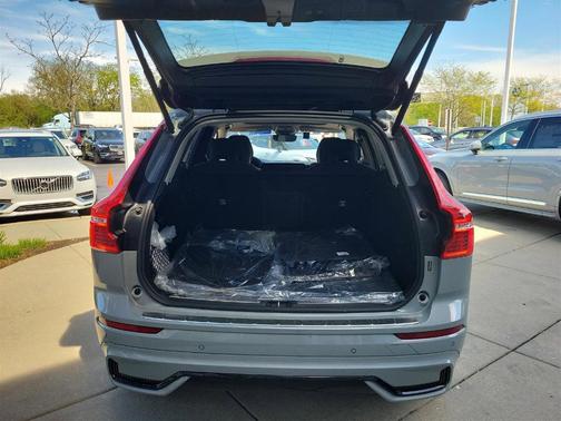 2025 Volvo XC60 Plug-In Hybrid T8 Plus