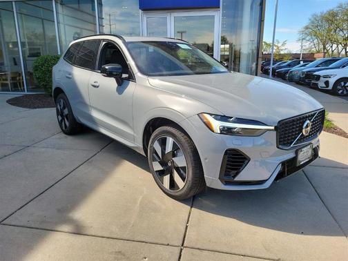 2025 Volvo XC60 Plug-In Hybrid T8 Plus